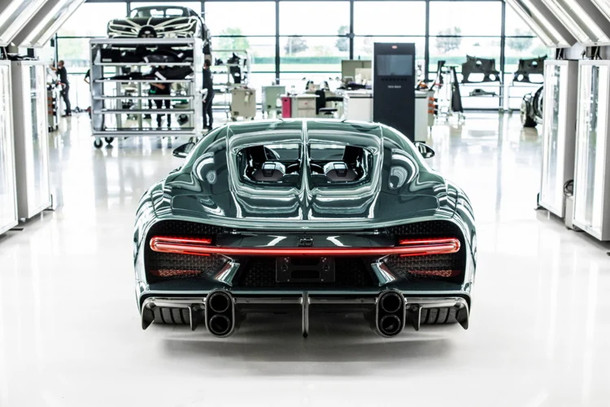 Can canh Bugatti Chiron thu 400 xuat xuong voi mau son dac biet-Hinh-7