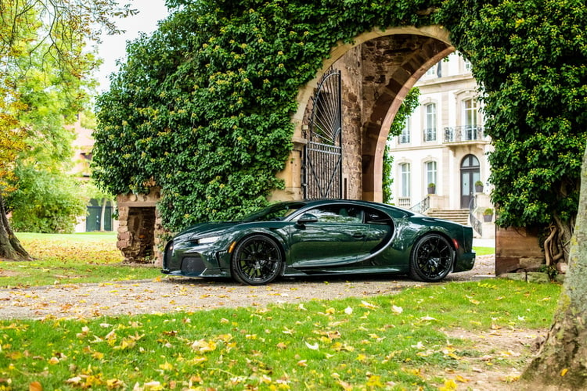 Can canh Bugatti Chiron thu 400 xuat xuong voi mau son dac biet-Hinh-8