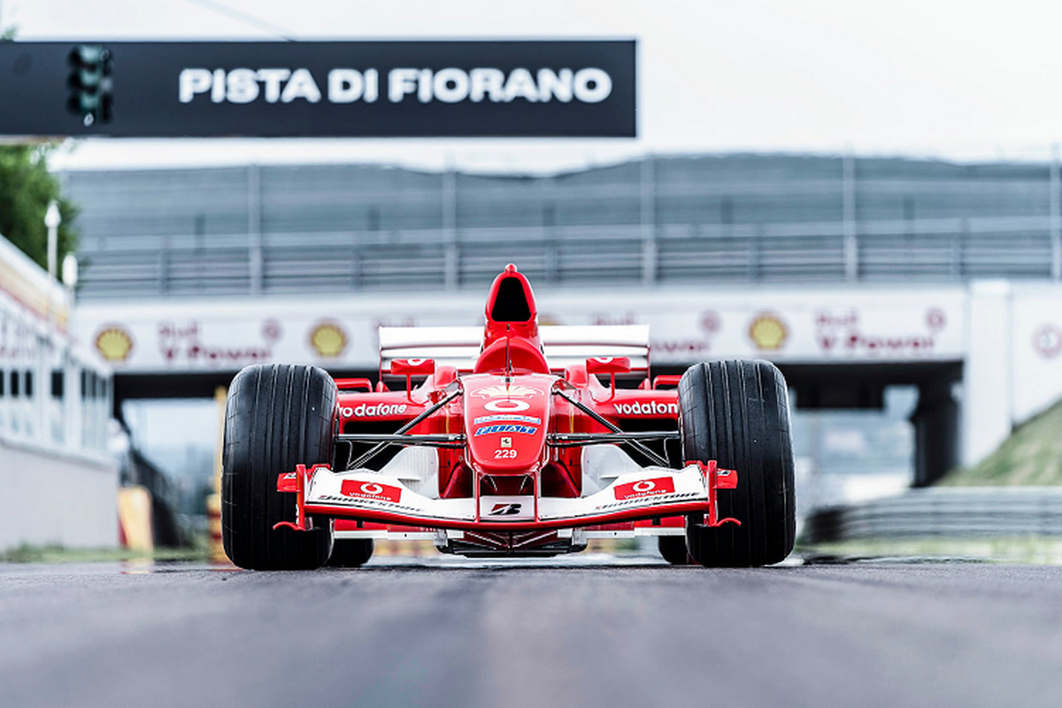 Ferrari F2003 cua Michael Schumacher dat ky luc hon 372 ty dong-Hinh-2