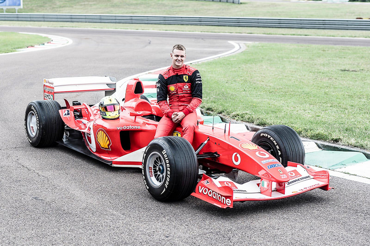 Ferrari F2003 cua Michael Schumacher dat ky luc hon 372 ty dong