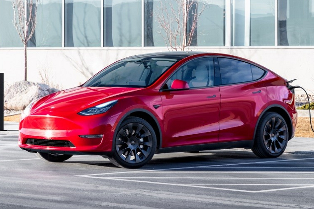 Tesla Model Y kich thuoc va gia ban ngang VinFast VF8 cua Viet Nam