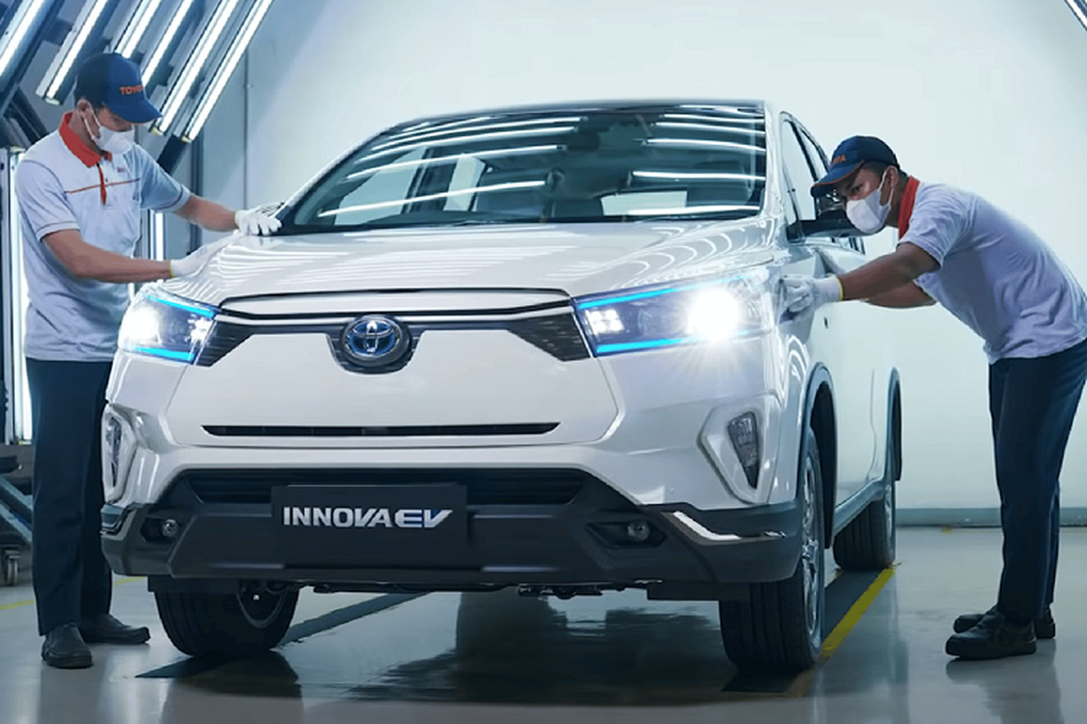 Toyota Innova EV chay thu truoc ngay mo ban, Mitsubishi Xpander de chung-Hinh-10