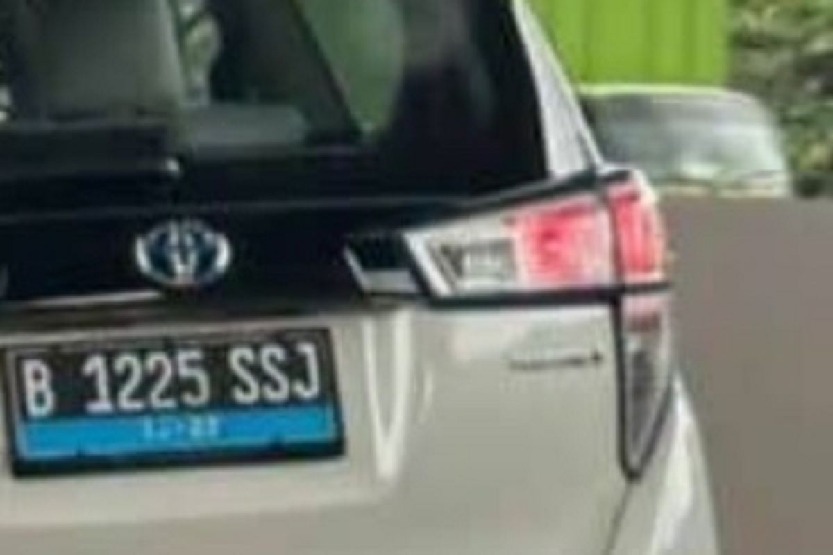 Toyota Innova EV chay thu truoc ngay mo ban, Mitsubishi Xpander de chung-Hinh-3