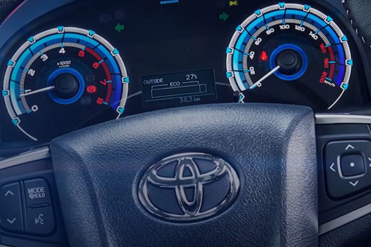 Toyota Innova EV chay thu truoc ngay mo ban, Mitsubishi Xpander de chung-Hinh-5