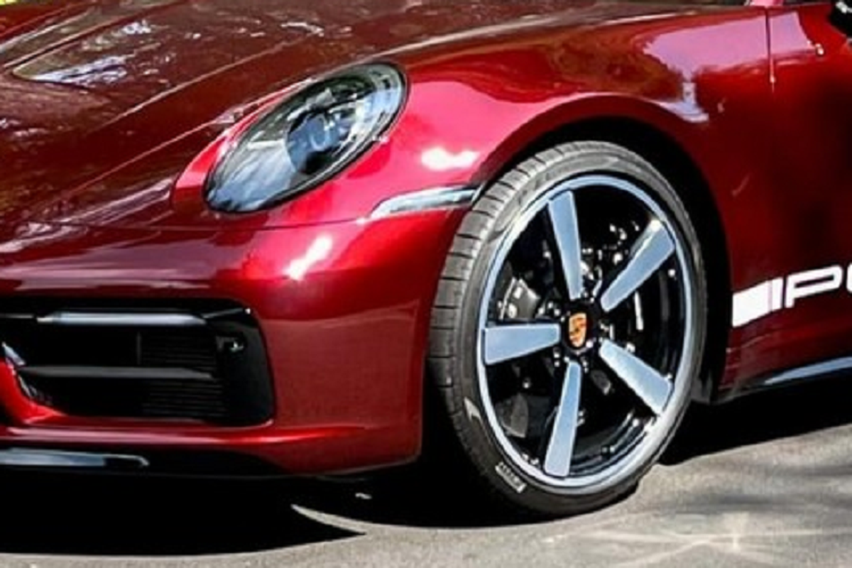 Dai gia Sai Gon rao ban Porsche 911 Targa 4S Heritage Design gia 16 ty-Hinh-6