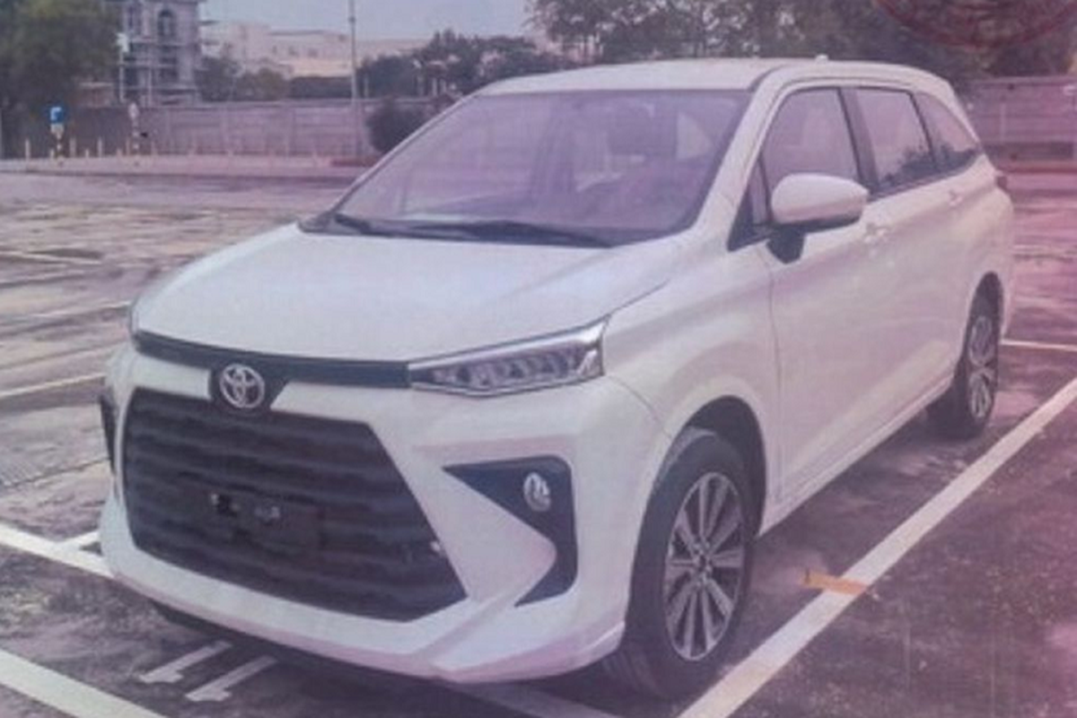 Chi tiet Toyota Veloz Cross va Avanza Premio gia re lap rap Viet Nam