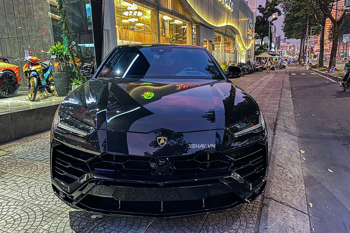 Tan thay Lamborghini Urus hon 20 ty mau den 