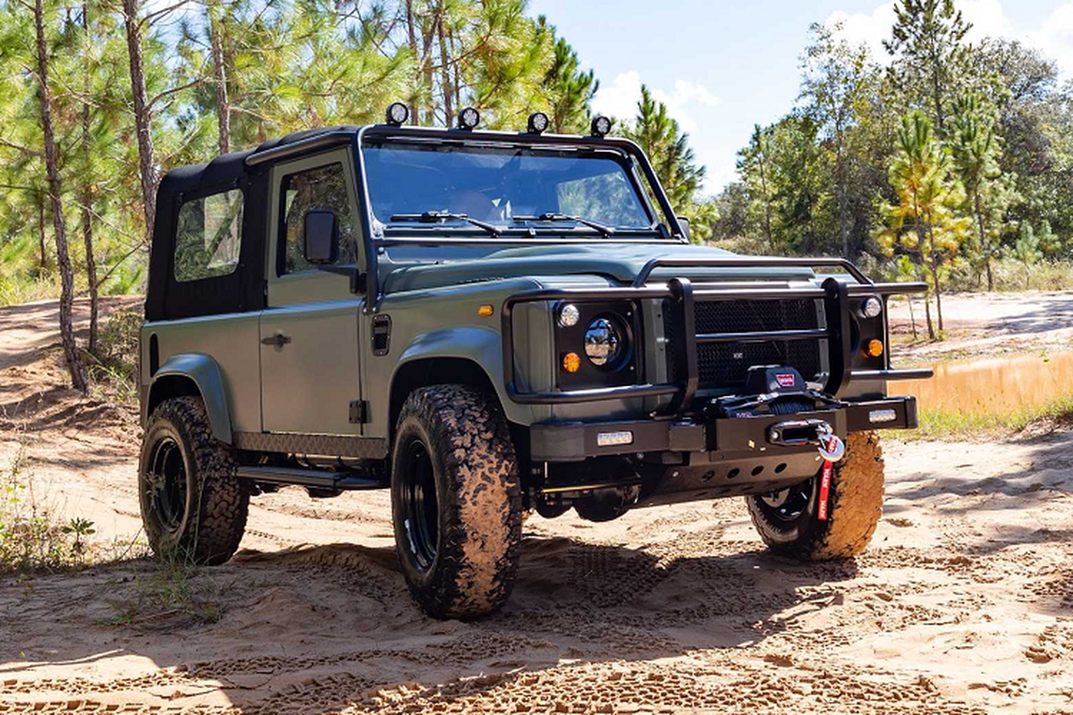 Ngam bo doi Land Rover Defender 90 Restomod 