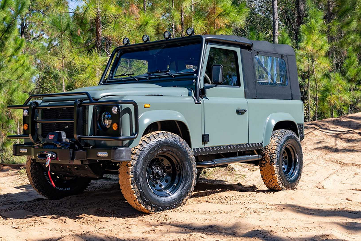 Ngam bo doi Land Rover Defender 90 Restomod 