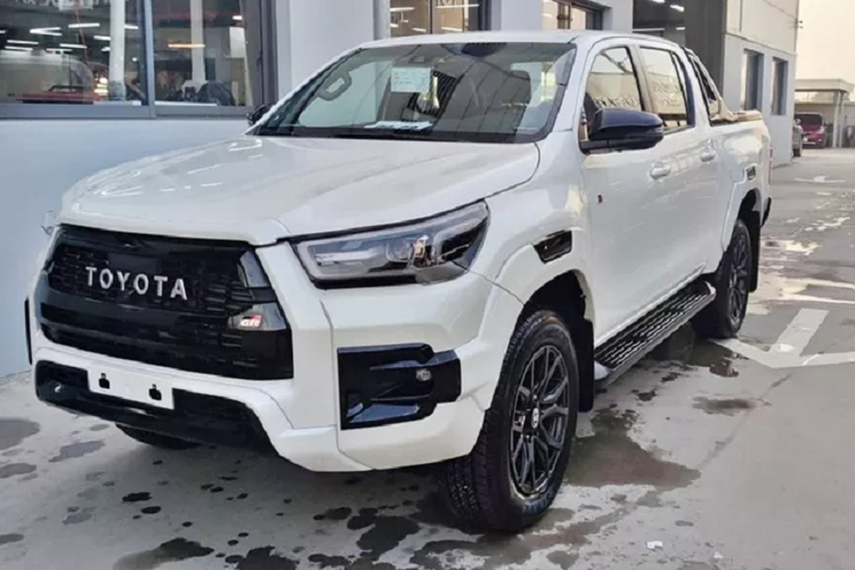 Toyota Hilux GR Sport doc nhat Viet Nam chao ban hon 1 ty dong