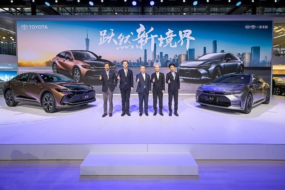 Toyota Crown Sedan 2024 - “xe bo truong” ra mat thi truong ty dan