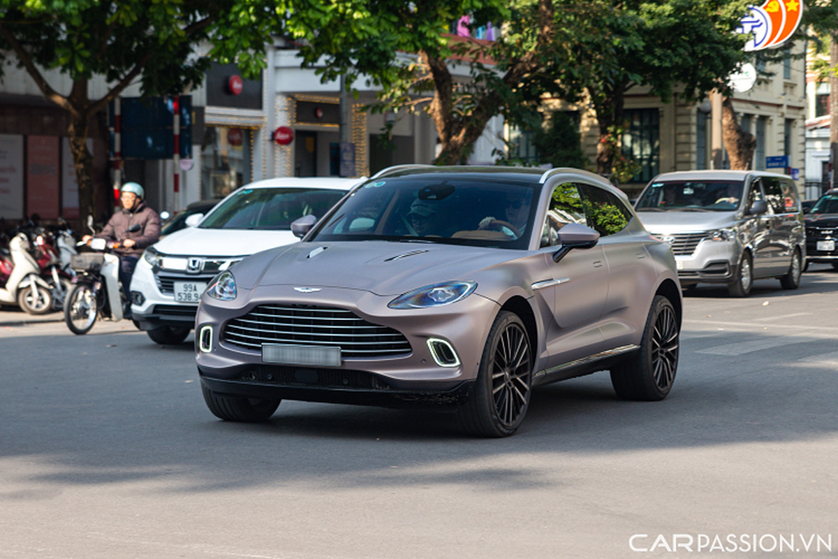 Chiec Aston Martin DBX hon 16 ty tai Ha Noi 