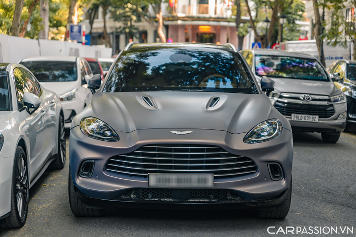 Chiec Aston Martin DBX hon 16 ty tai Ha Noi 