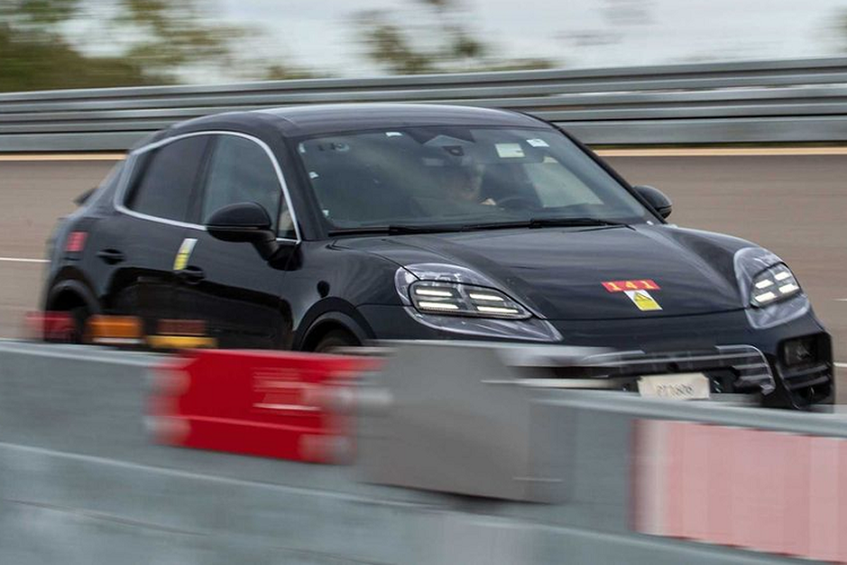 Porsche Macan EV khoe kha nang drift dinh cao trong lan chay thu-Hinh-2