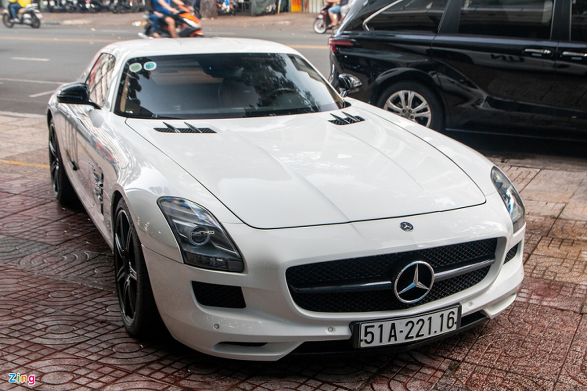 Mercedes-AMG SLS cua canh chim lam moi don Tet o Sai Gon-Hinh-2