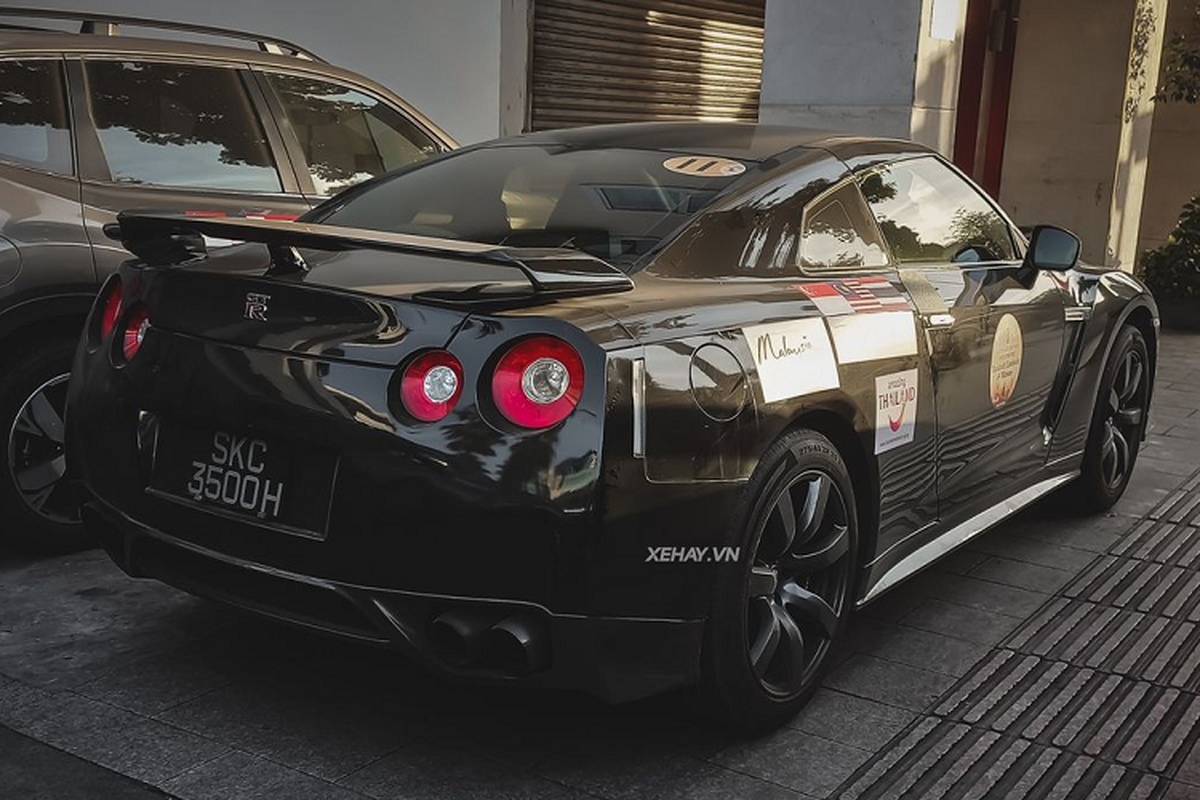 Chiec Nissan GT-R hang hiem “quoc tich” Singapore tren pho Sai Gon-Hinh-4