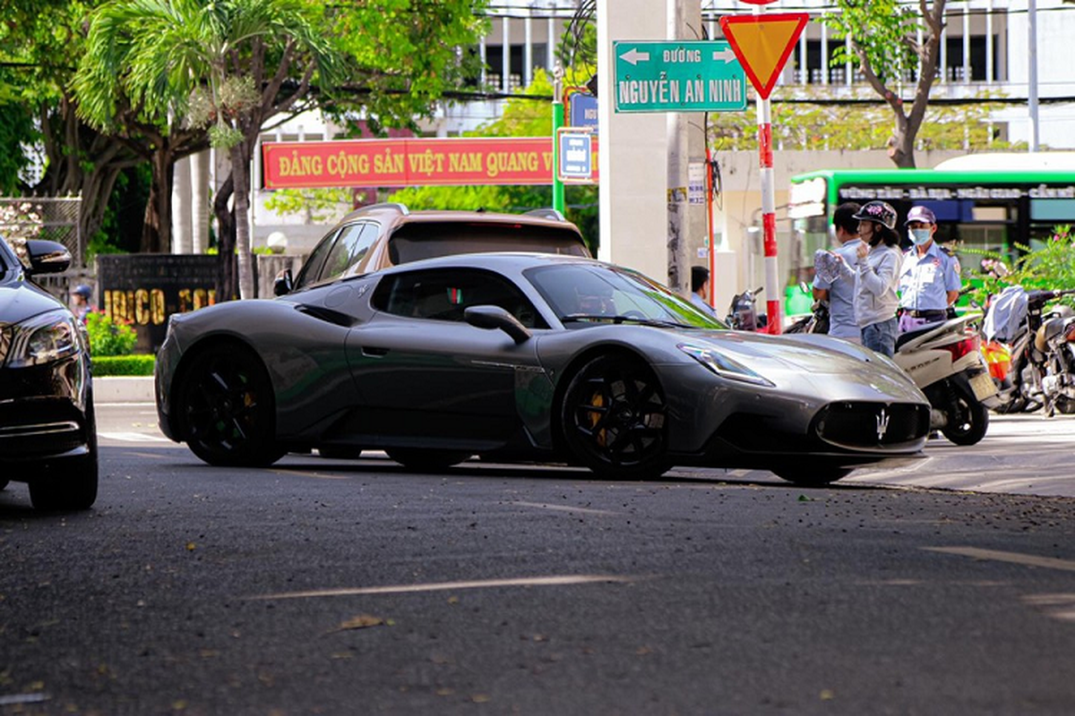 Maserati MC20 hon 16 ty mau la cua dai gia Ba Ria - Vung Tau