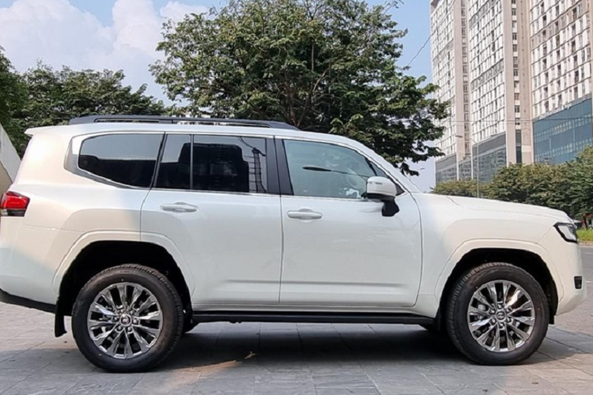 Toyota Land Cruiser 2023 tai Viet Nam am tham tang gia them 90 trieu-Hinh-3