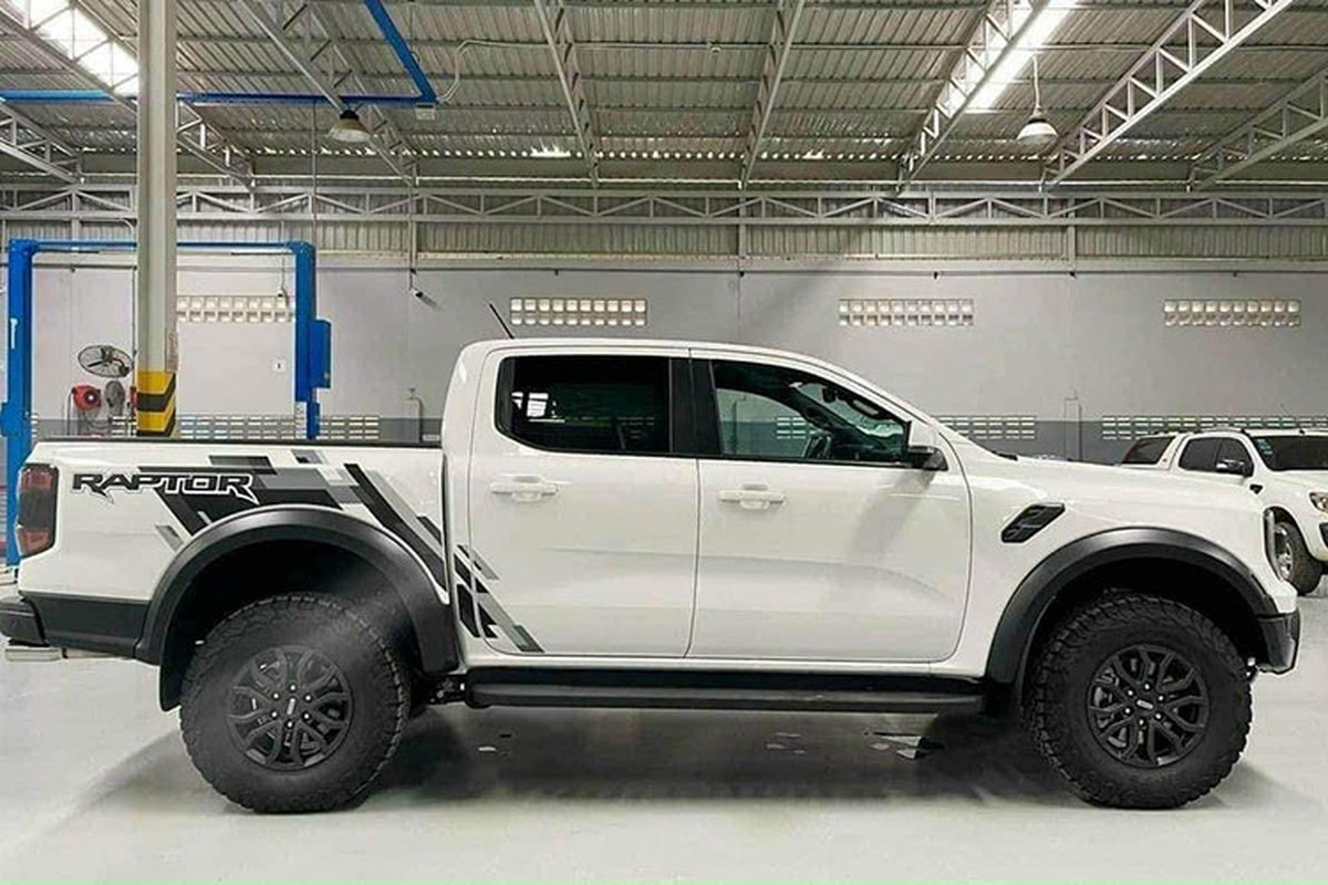 Ford Ranger Raptor 2023 hon 1,3 ty se de tay khach Viet thang 4/2023-Hinh-3