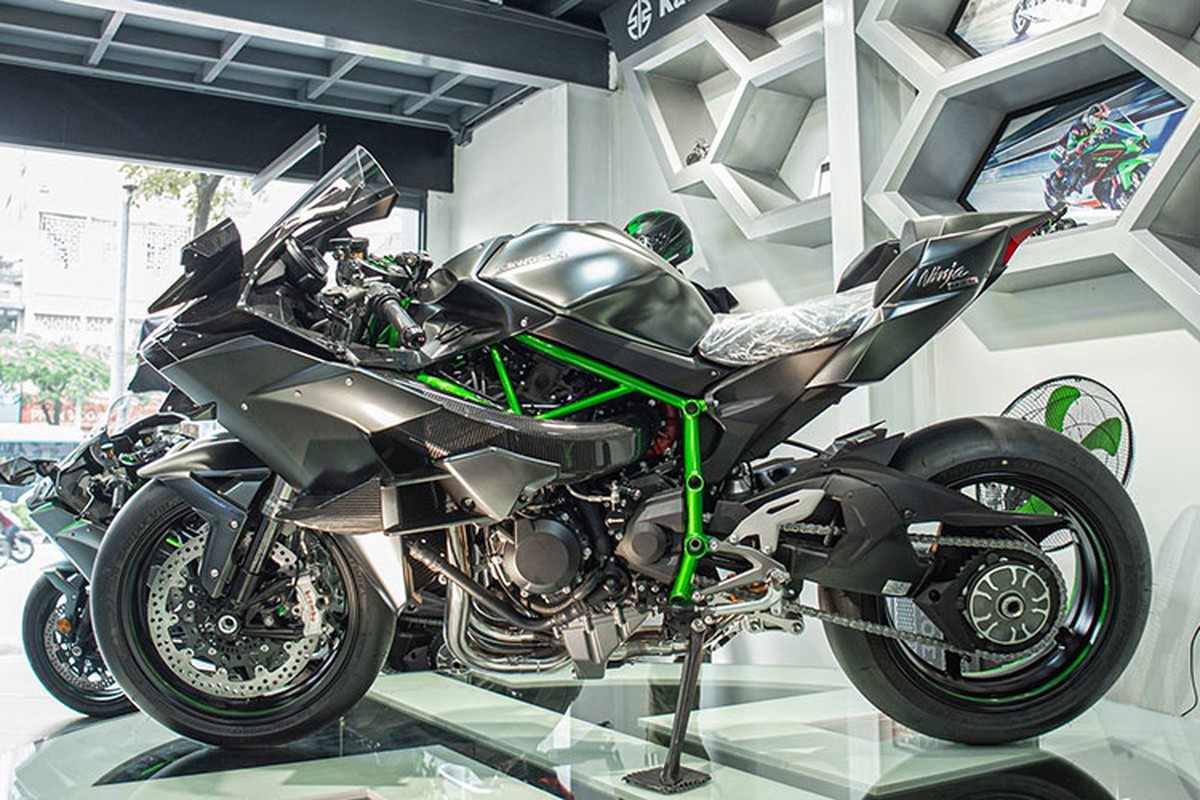 Kawasaki Ninja H2R gan 2 ty tai Viet Nam, dat ngang BMW 3-Series “dap hop”-Hinh-15