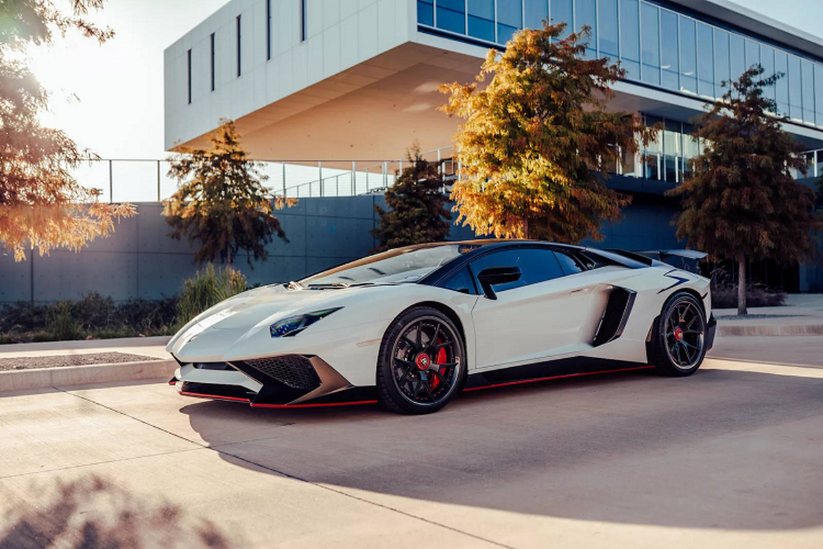 Lamborghini Aventador SV manh toi 1.250 ma luc nho do turbo kep