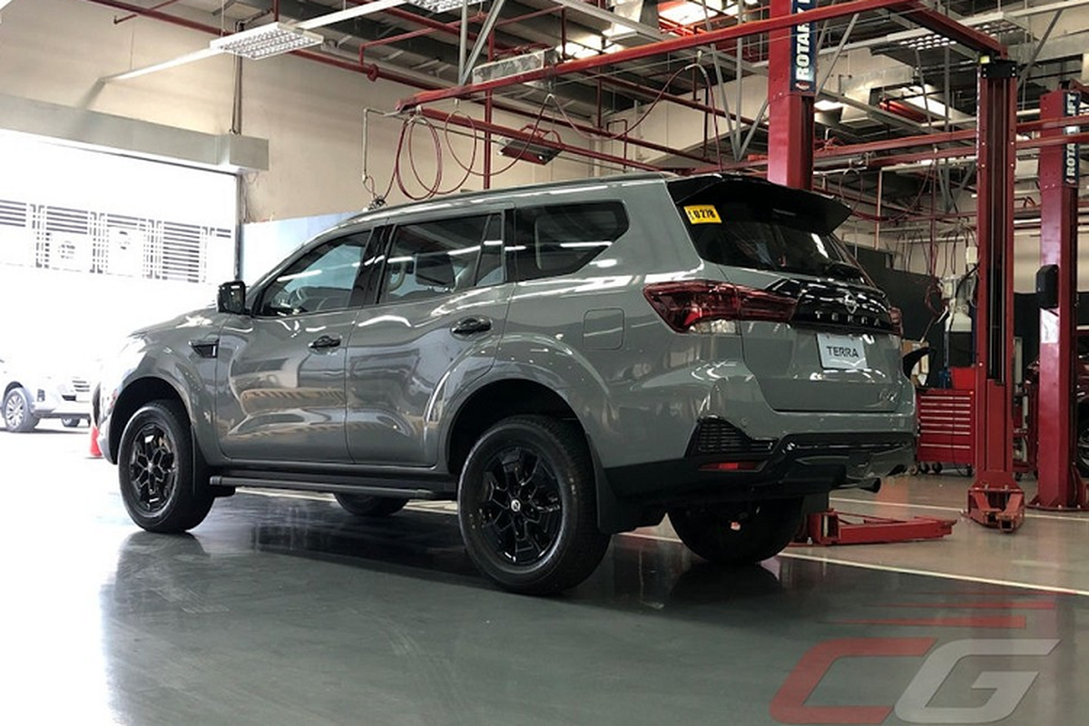 SUV Nissan Terra Sport 2023 tu 911 trieu dong, doi thu Toyota Fortuner-Hinh-4