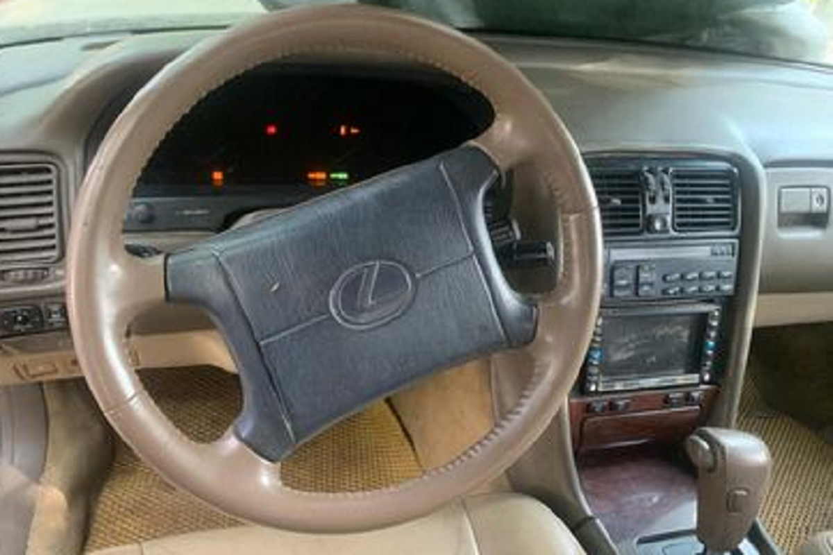 Lexus LS400 hang sang chay 30 nam, rao ban 60 trieu “bao dang kiem