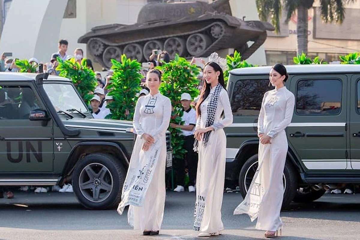 Mercedes G 500 Edition 35 doc nhat Viet Nam cho Hoa hau Tieu Vy