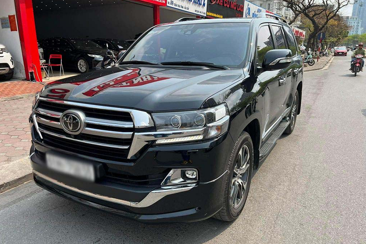 Toyota Land Cruiser 2021 cu ban 6 ty o Ha Noi, dat ngang BMW X7