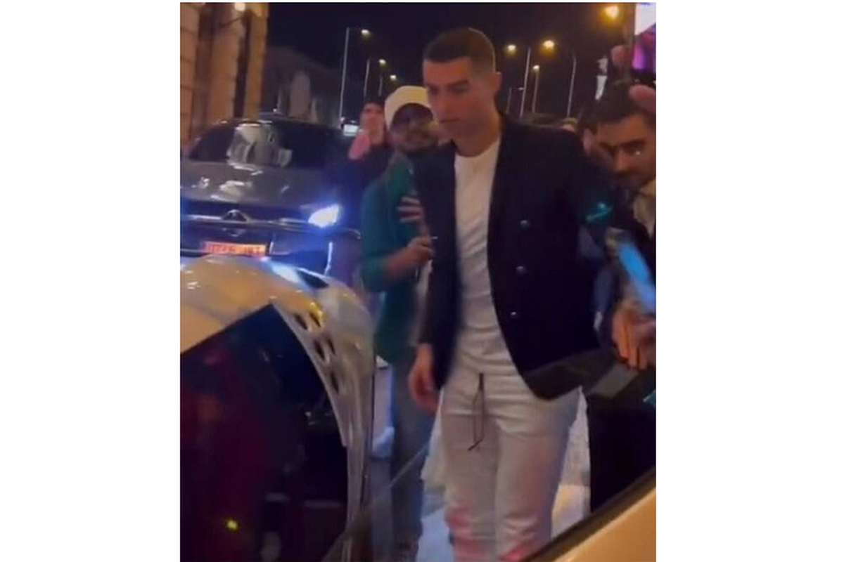 Cristiano Ronaldo cam lai sieu pham Bugatti Centodieci tu 209 ty dong-Hinh-6