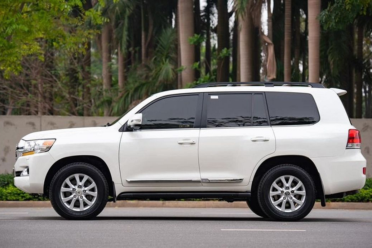 Toyota Land Cruiser chay 7 nam ban gan 5 ty, dat hon xe 2023 