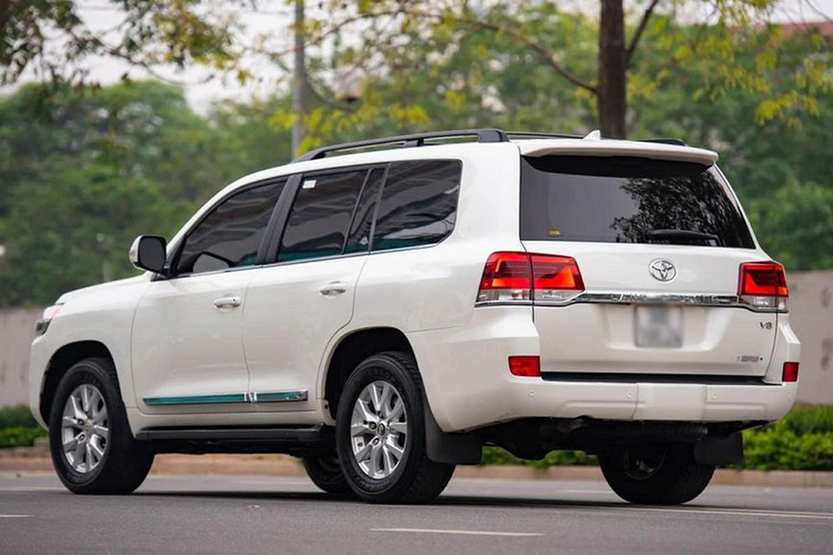 Toyota Land Cruiser chay 7 nam ban gan 5 ty, dat hon xe 2023 