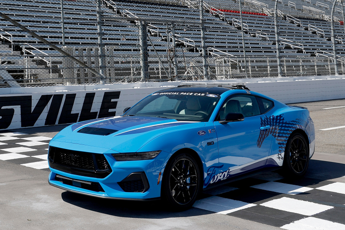 Ford Mustang GT thay thế Camry TRD làm xe an toàn tại NASCAR 2023