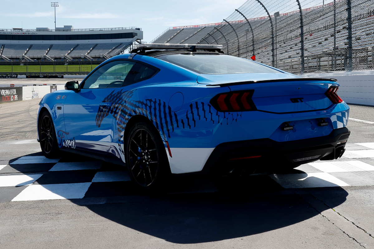 Ford Mustang GT thay the Camry TRD lam xe an toan tai NASCAR 2023-Hinh-6