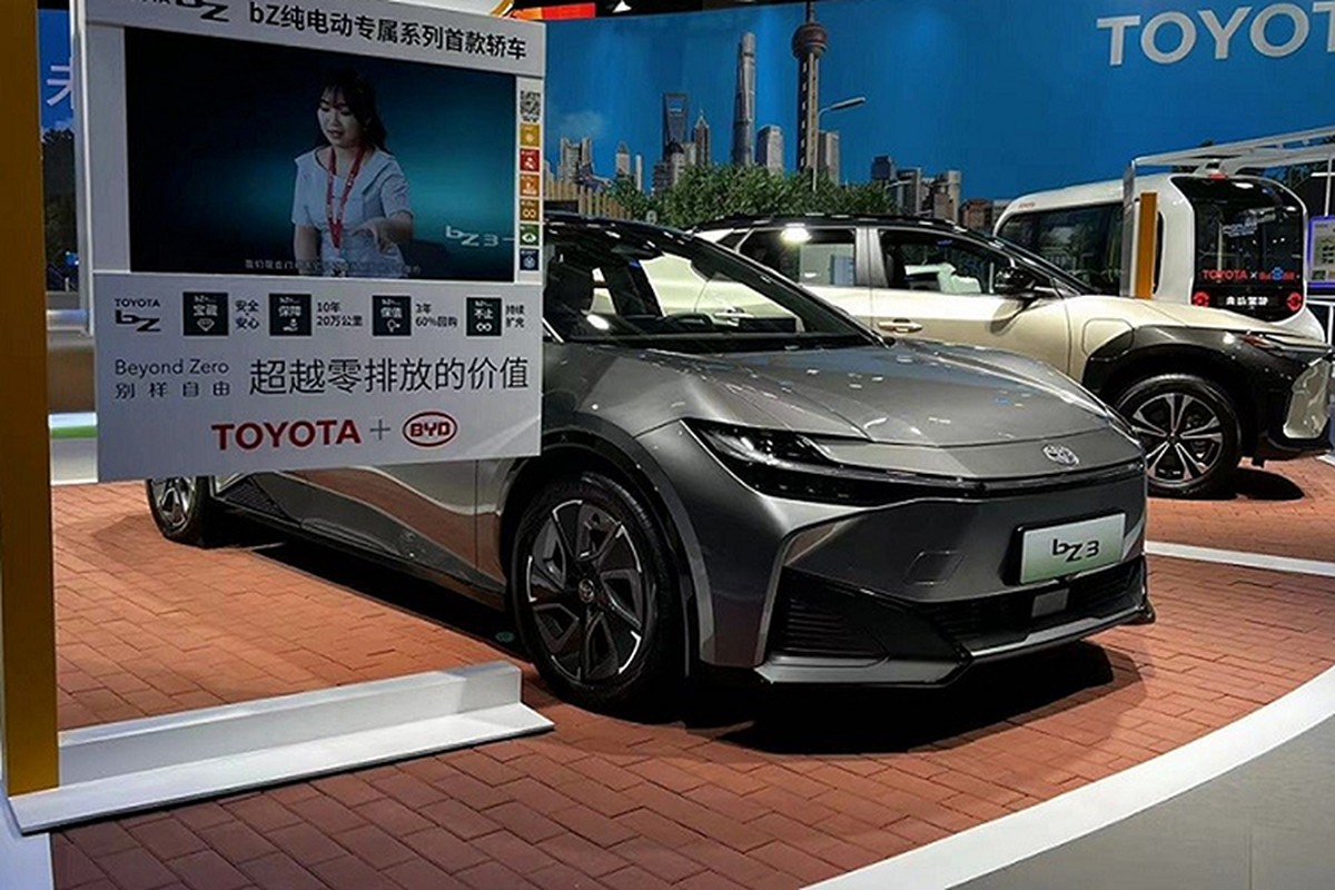 Toyota bZ3 2023 tu 580 trieu dong 