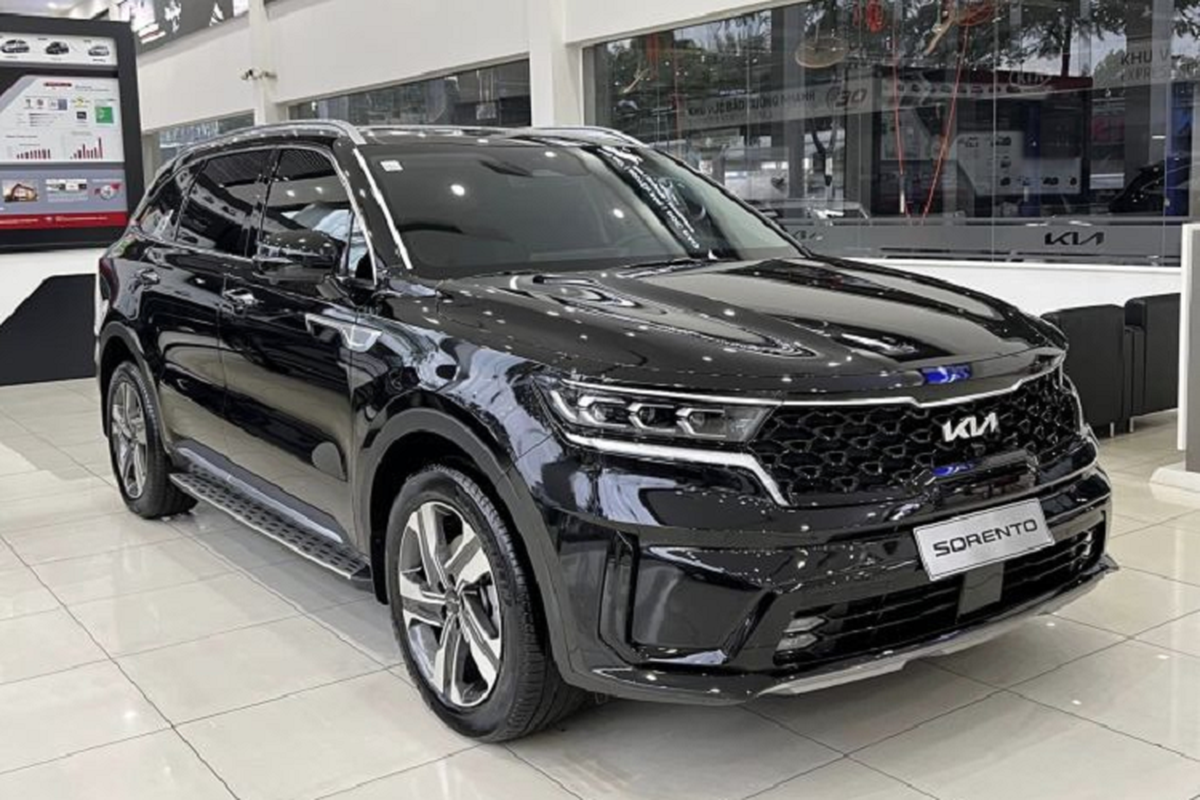 Kia Sorento 2023 tu 1,259 ty tai Viet Nam, canh tranh Hyundai SantaFe