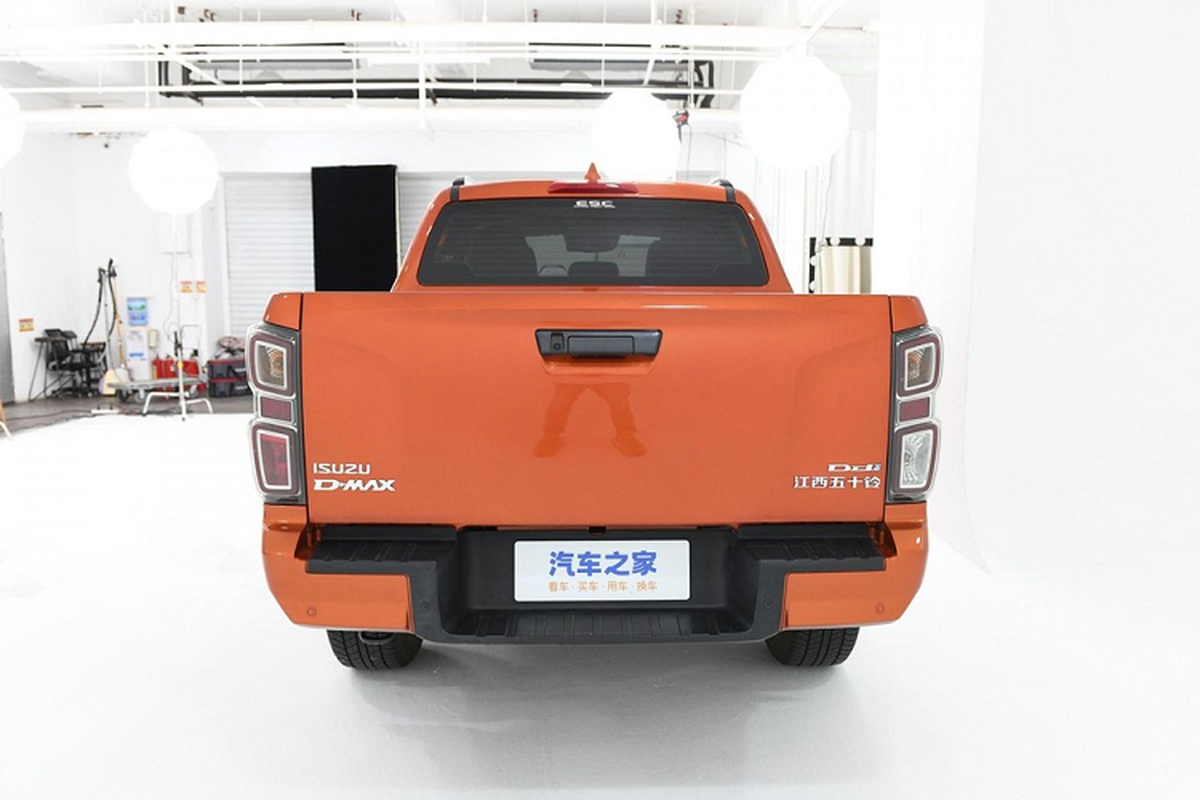 Isuzu D-Max V-Cross 2023 ra mat 