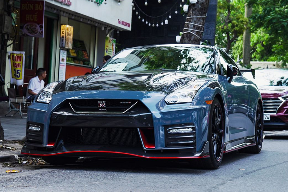 Can canh Nissan GT-R Nismo dau tien ve Viet Nam, khoang 10 ty dong