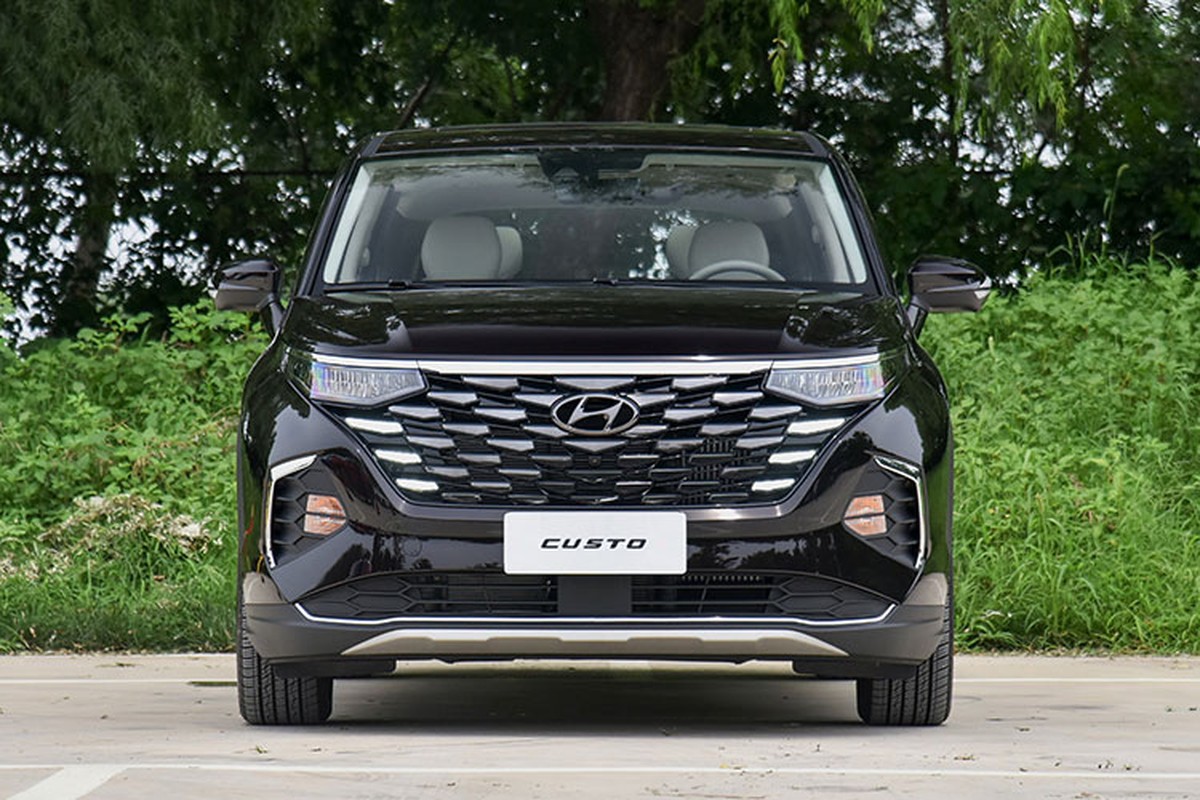 Can canh Hyundai Custo 2024 