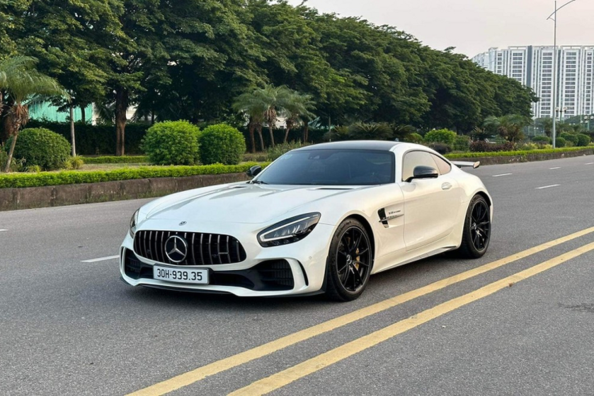 Mercedes-AMG GT R mau 