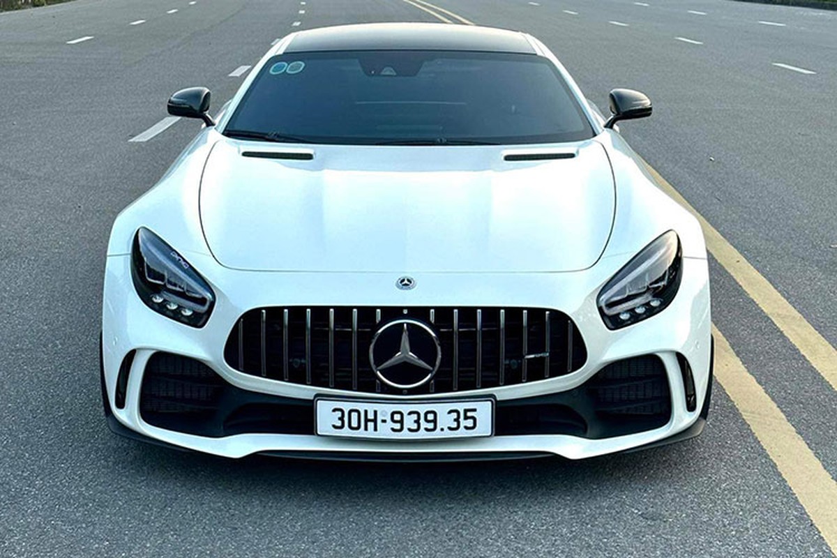 Mercedes-AMG GT R mau 