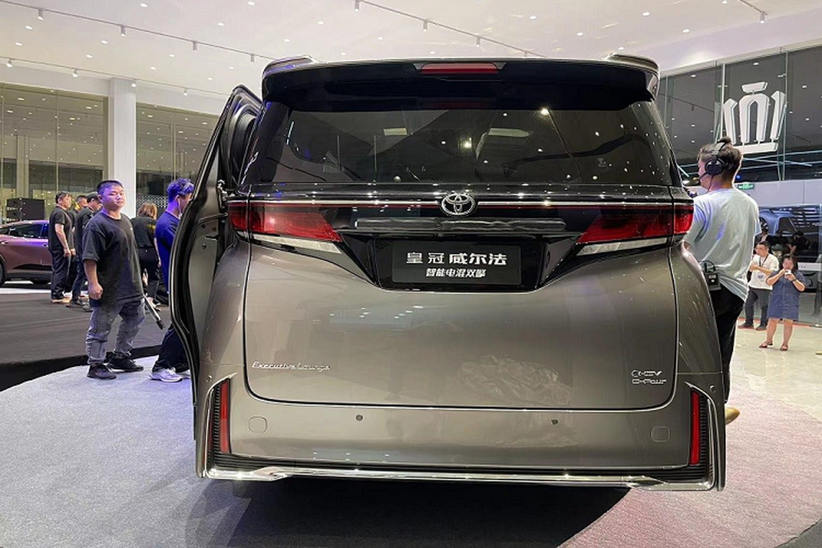 Toyota Crown Vellfire 2024 ra mat 