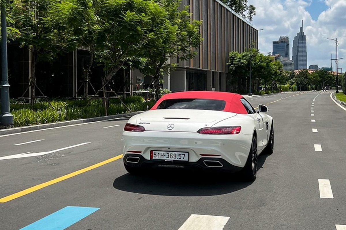 Mercedes-AMG GT Roadster doc nhat Viet Nam giam 4 ty dong... tim khach-Hinh-3