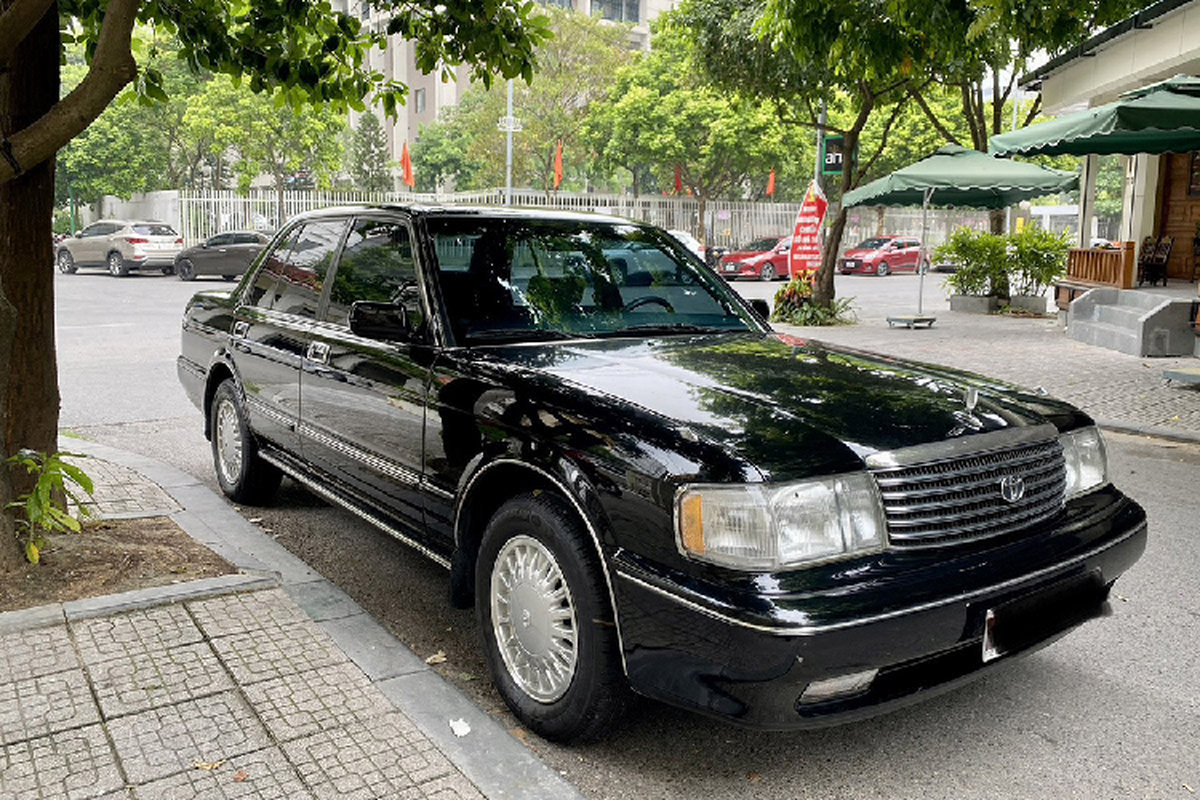 Toyota Crown huyen thoai - chiec sedan cua 