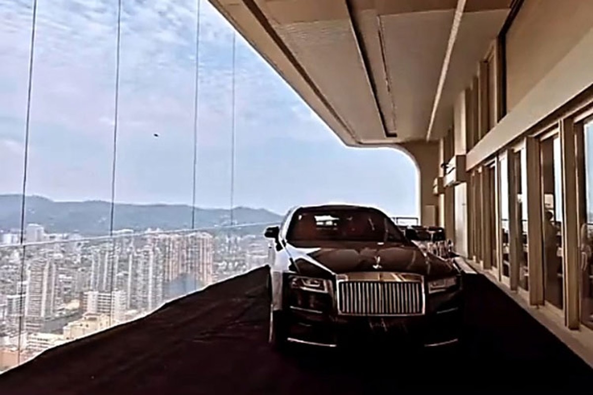 Ty phu Trung Quoc cau Rolls-Royce Ghost len penthouse tang 44... de ngam-Hinh-6