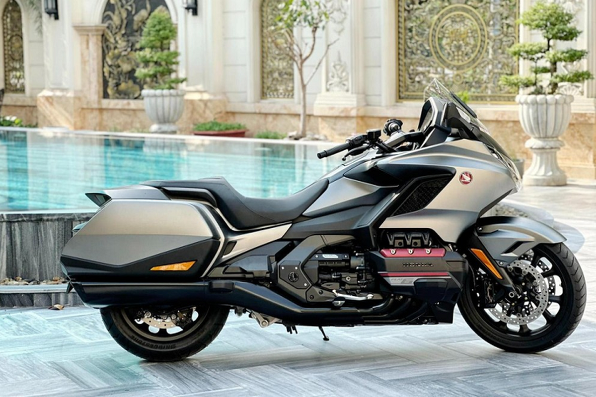 Honda Gold Wing tu 1,23 ty cua Hoang Kim Khanh dat ngang Toyota Camry