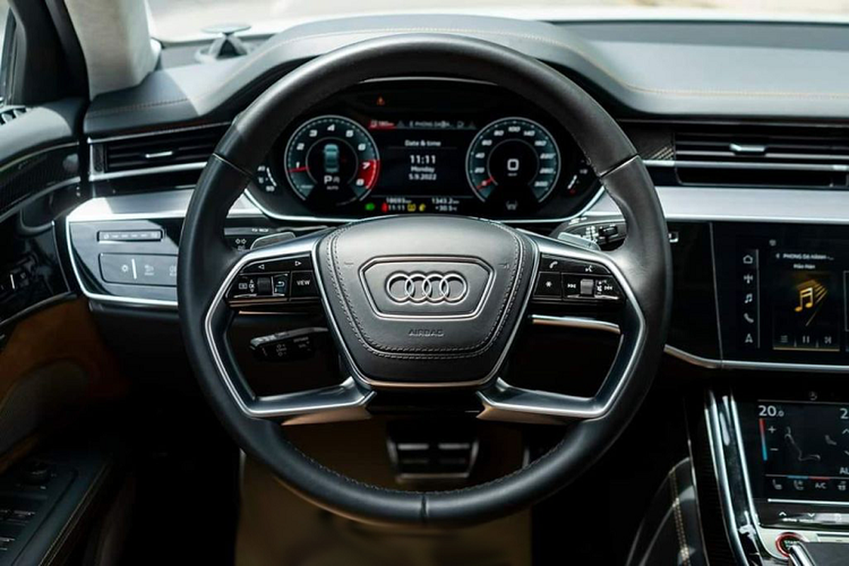 Audi S8 2021 moi chay 2 nam, dai gia Viet 