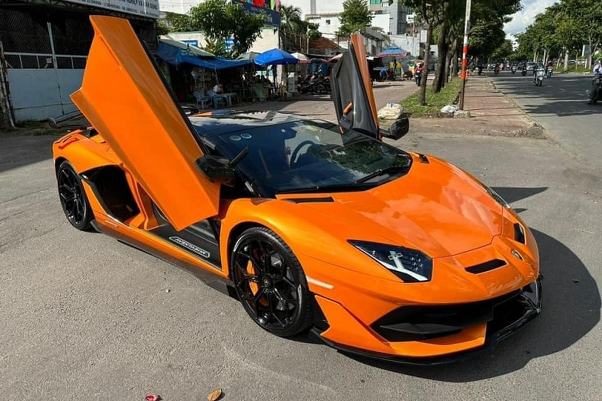 Lamborghini Aventador SVJ Roadster o Sai Gon giam toi 6 ty van... e khach