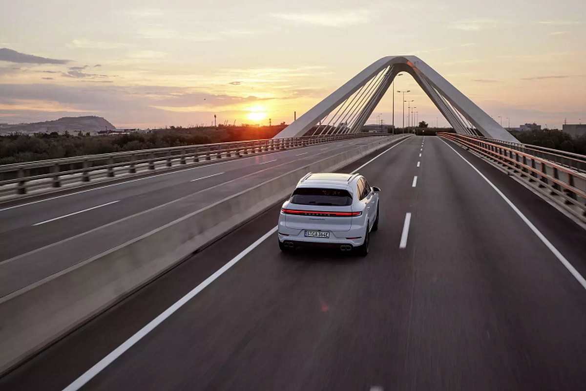 Porsche Cayenne Turbo E-Hybrid 2024, SUV “xanh” manh toi 730 ma luc-Hinh-3