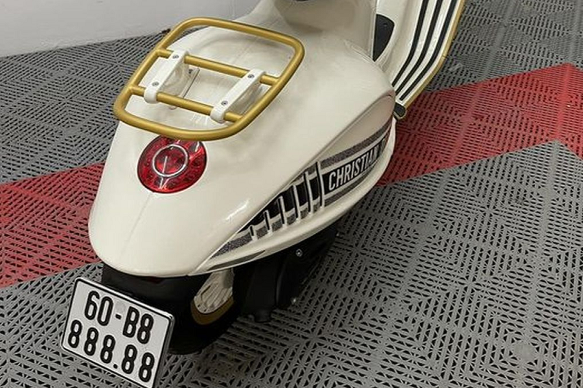 Vespa 946 Christian Dior bien 88.888 tu Honda Wave gia hon 3 ty dong-Hinh-4